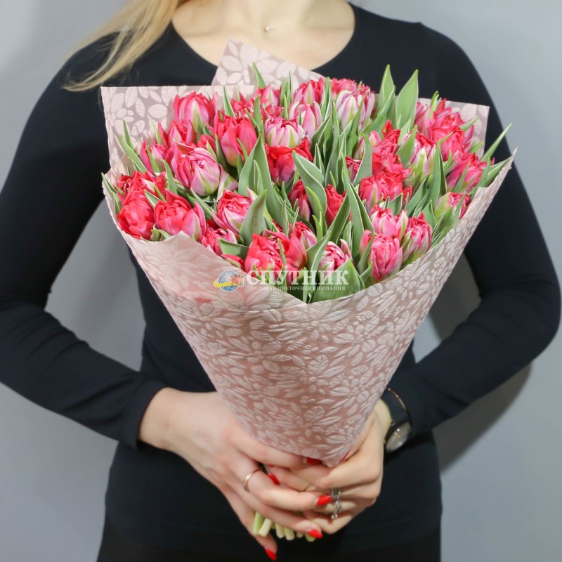 Купить букет красных тюльпанов недорого в СПб