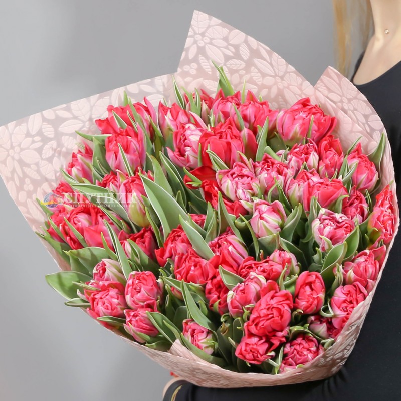 Купить букет красных тюльпанов недорого в СПб