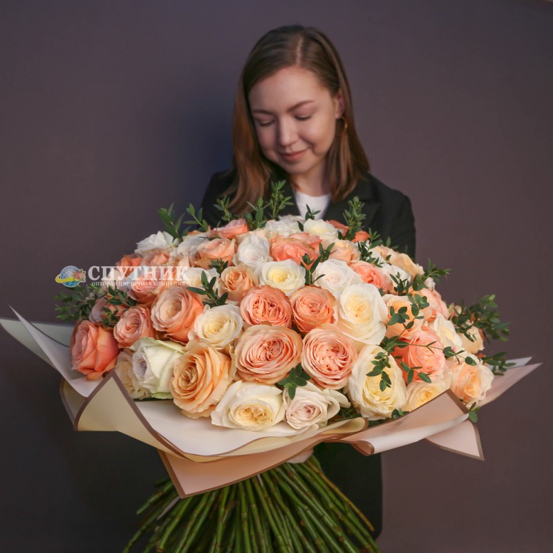 Купить большой букет роз с доставкой в СПб