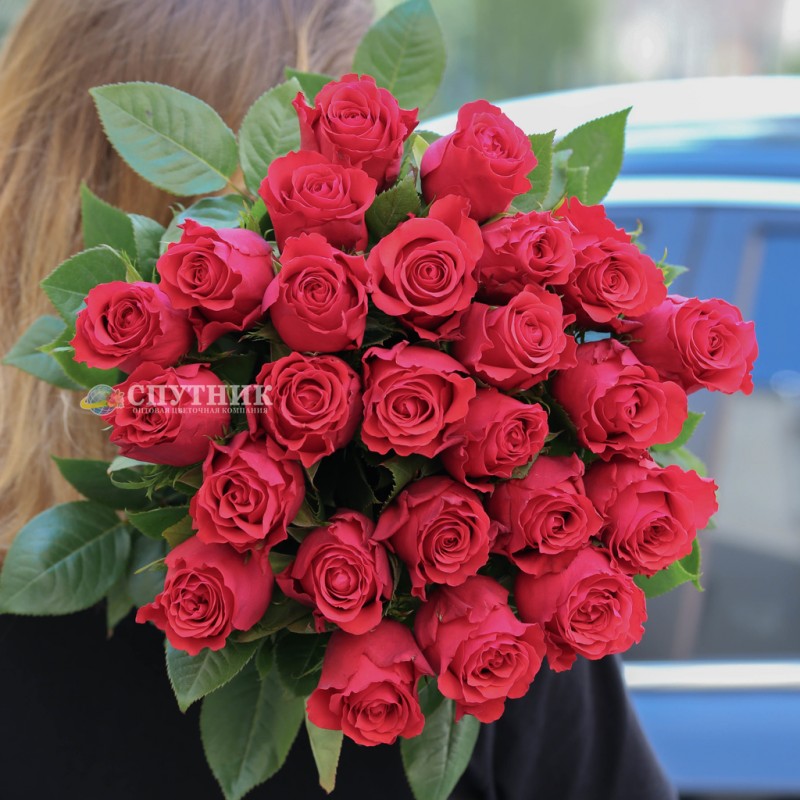 Купить шикарный букет красных роз в СПб