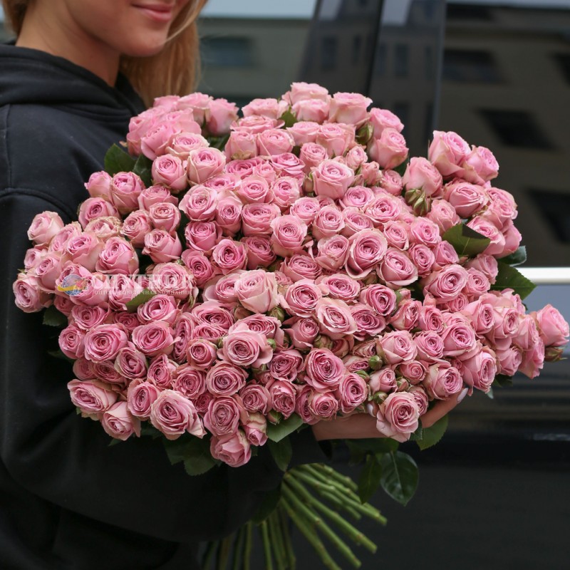 Купить букет кустовых розовых роз в СПб